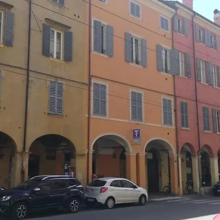 Centro Storico-corso Canalgrande-modena Casa-del-teatro مودينا